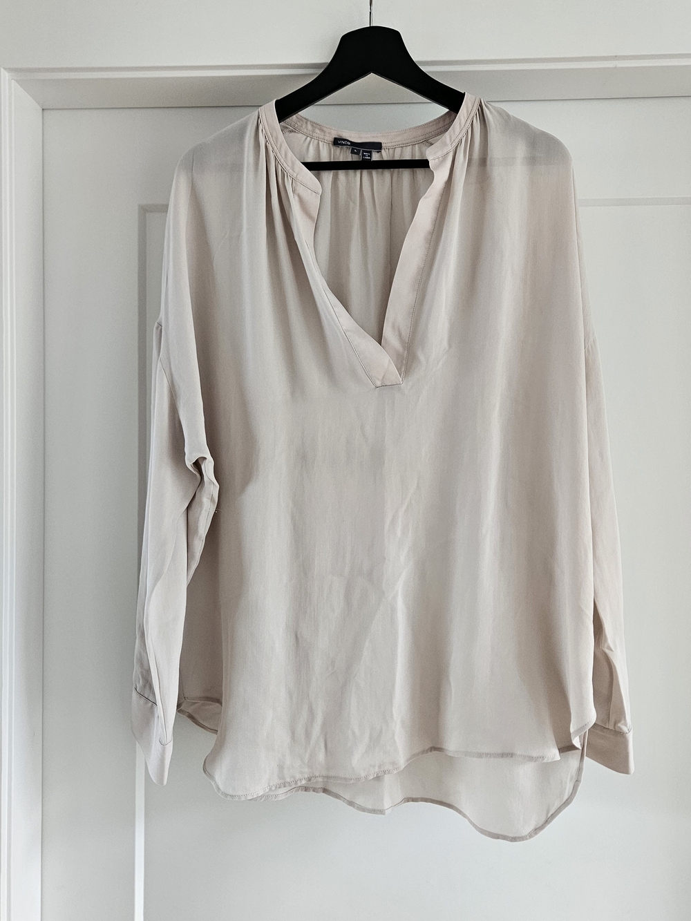 Vince Soft Cream V-Neck Long Sleeve Blouse 100% Silk Sz Large Tunic